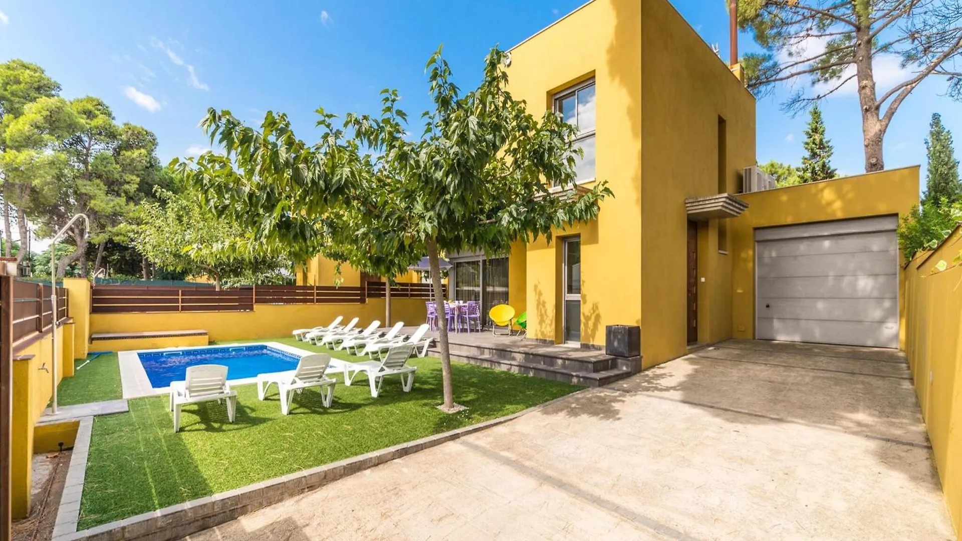 Modern Villa In L' Escala